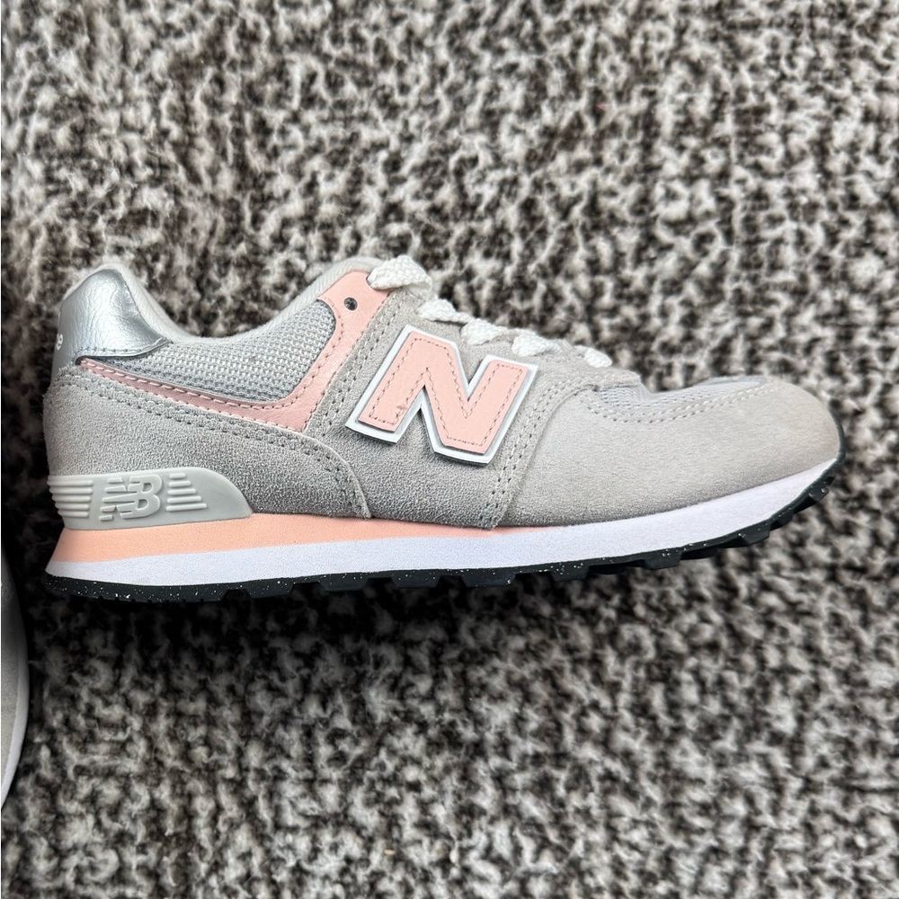 New Balance Classic 574 Light Gray and Soft Pink Sneakers Kids Size 12.5 - Picture 2 of 8